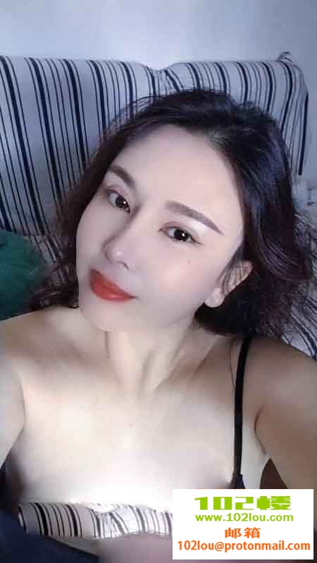 225315mu8rqgt4bmqmbups.jpg